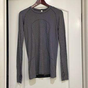 Lululemon size 10 black and white stripped long sleeve